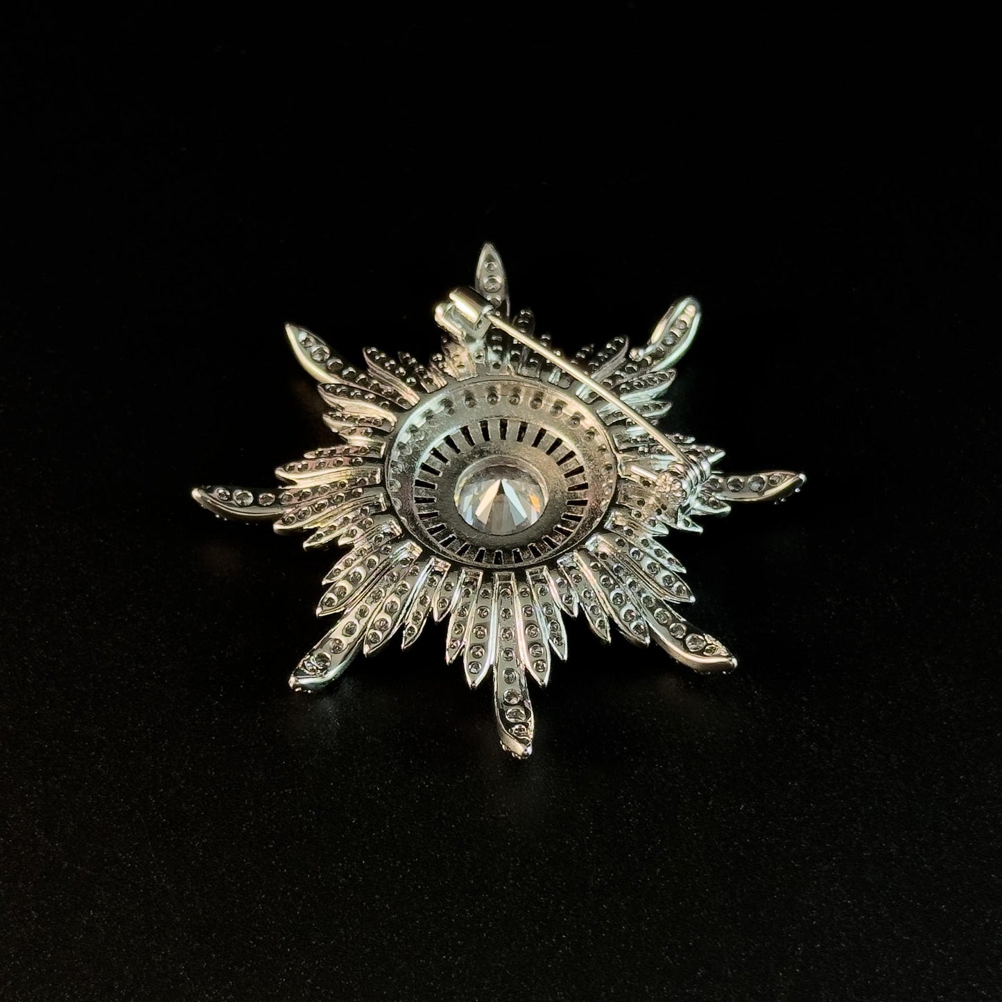 Sparkling Eight-Pointed Star Brooch