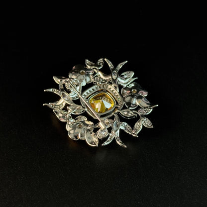 Elegant Gold Floral Brooch