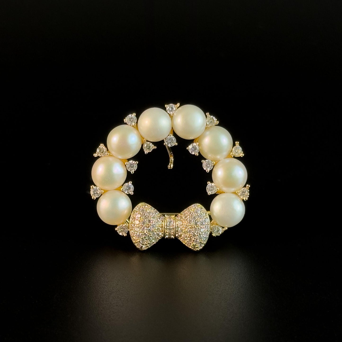 Bow and Pearl Flower Wreath Brooch