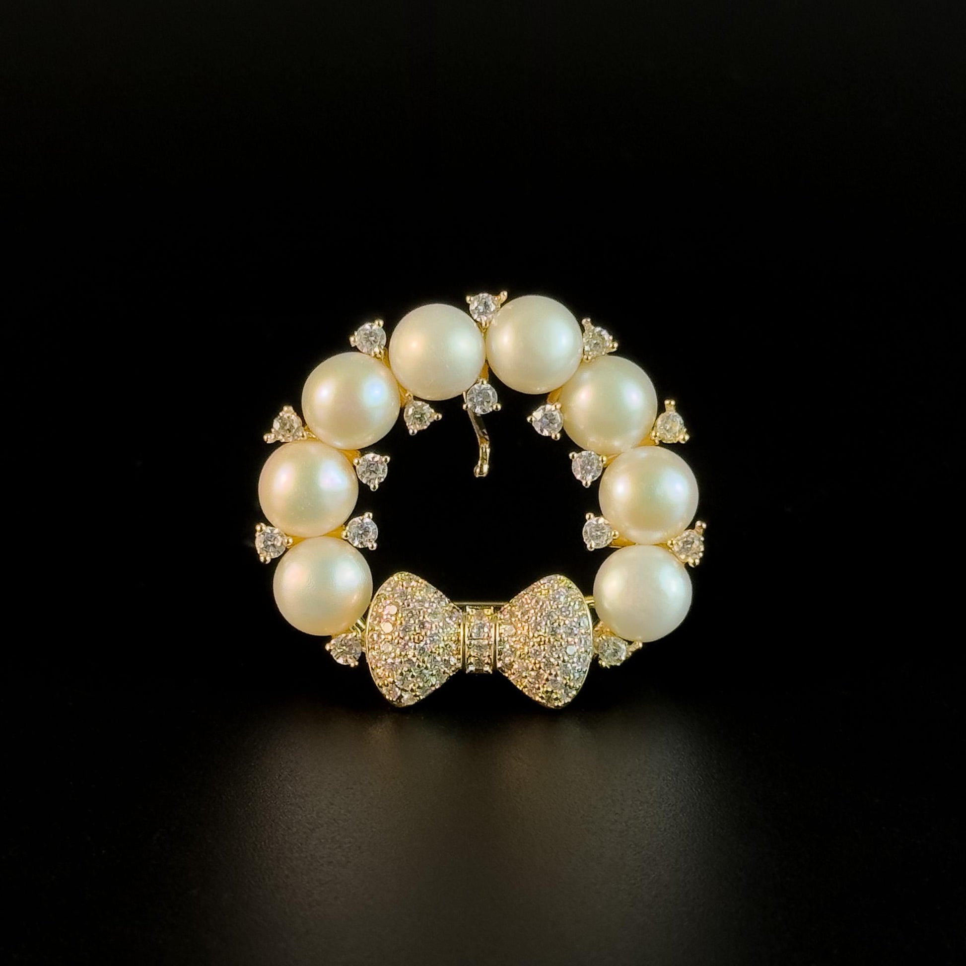 Bow and Pearl Flower Wreath Brooch
