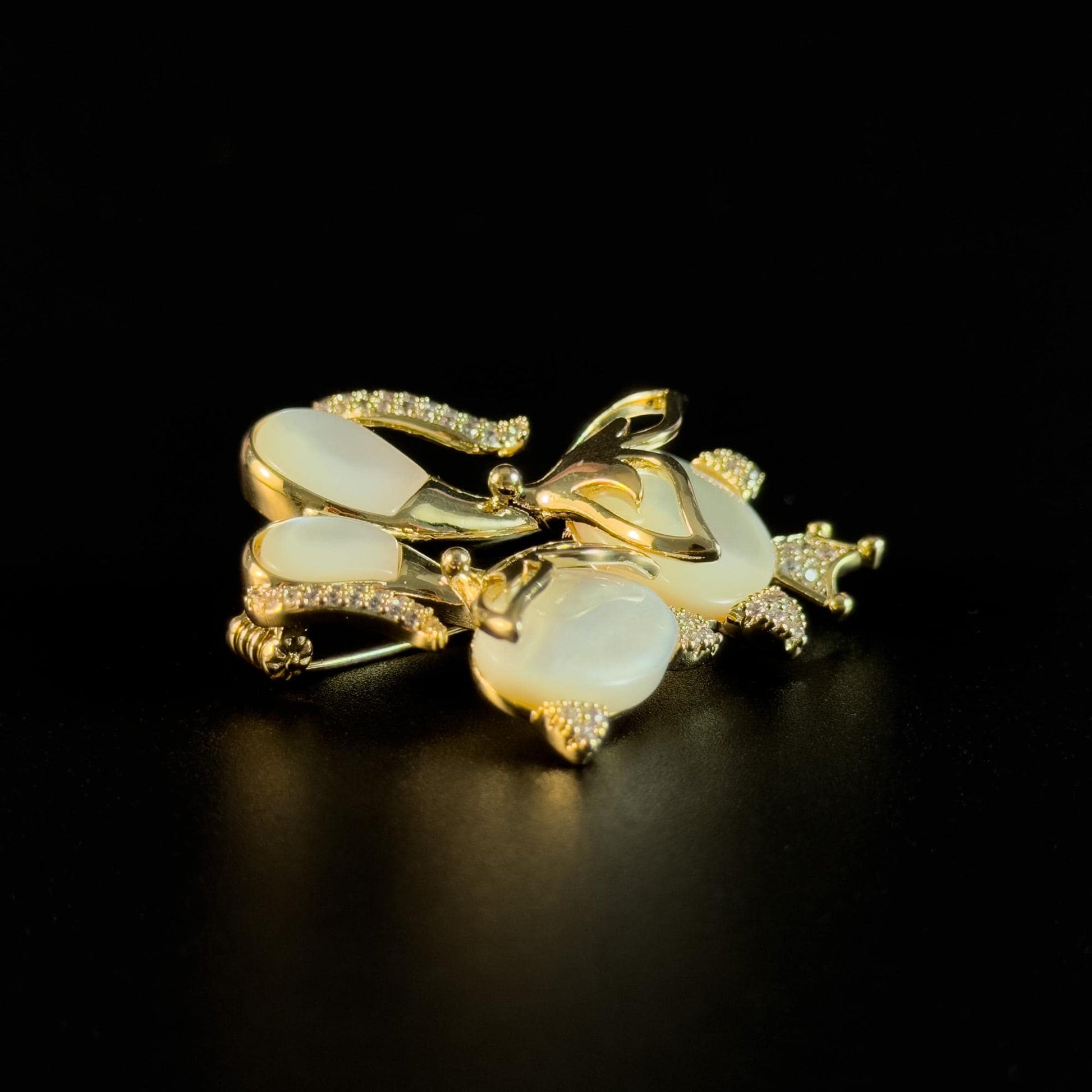 Mother-of-Pearl Crown Fox Brooch