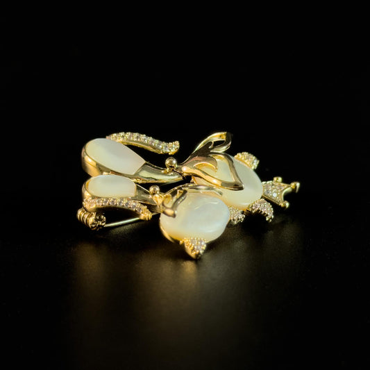 Mother-of-Pearl Crown Fox Brooch