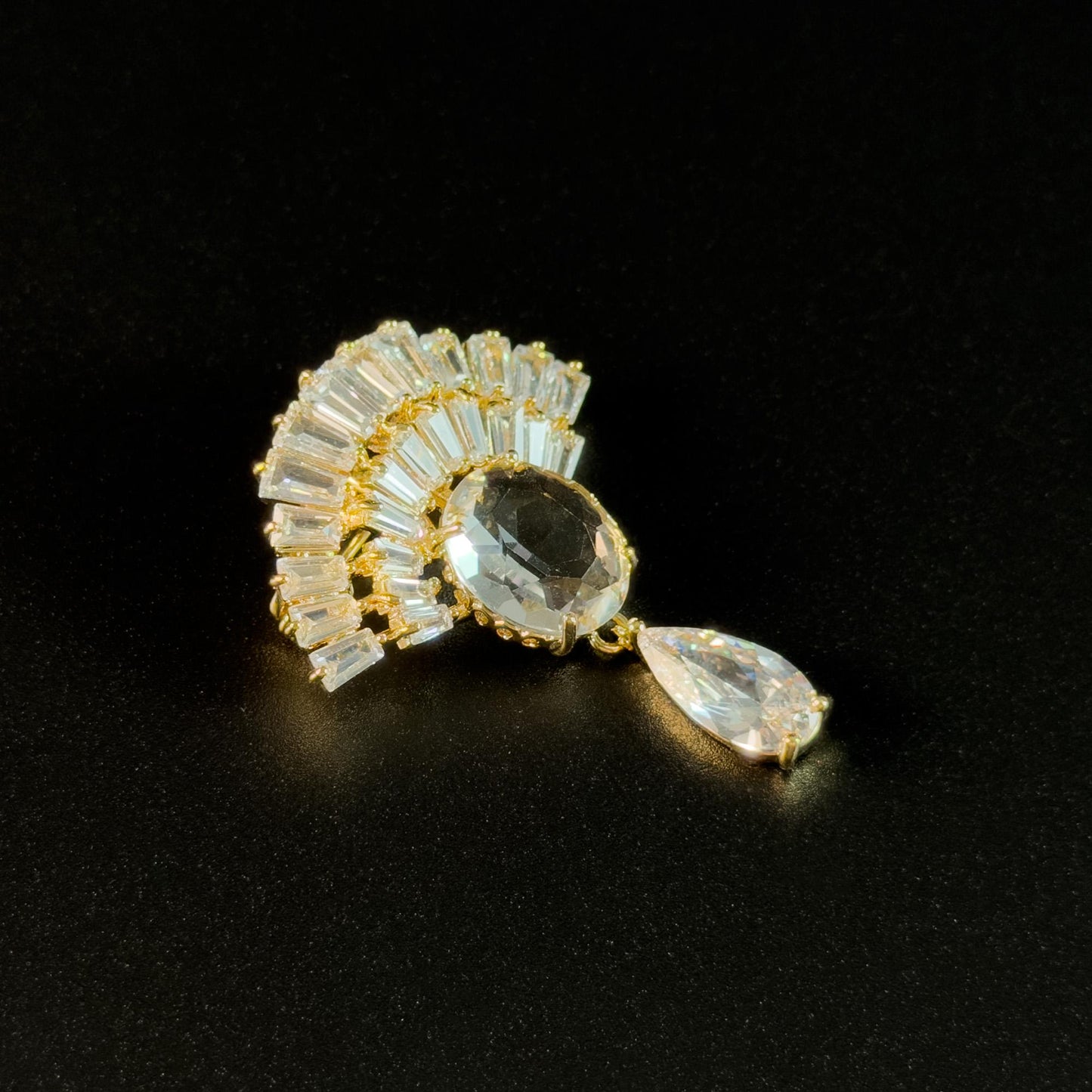 Luxury Fan-Shaped Teardrop Pendant Brooch
