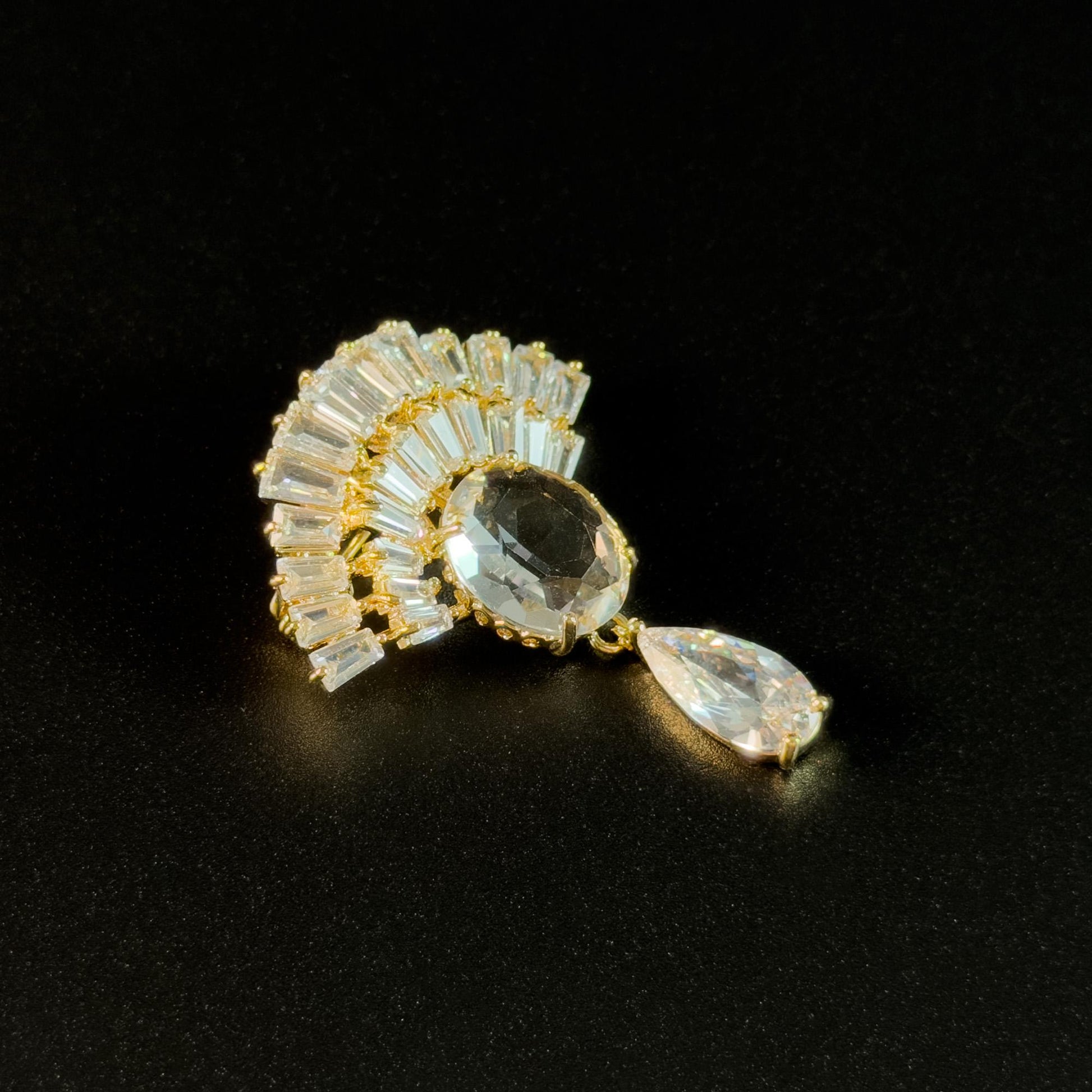 Luxury Fan-Shaped Teardrop Pendant Brooch