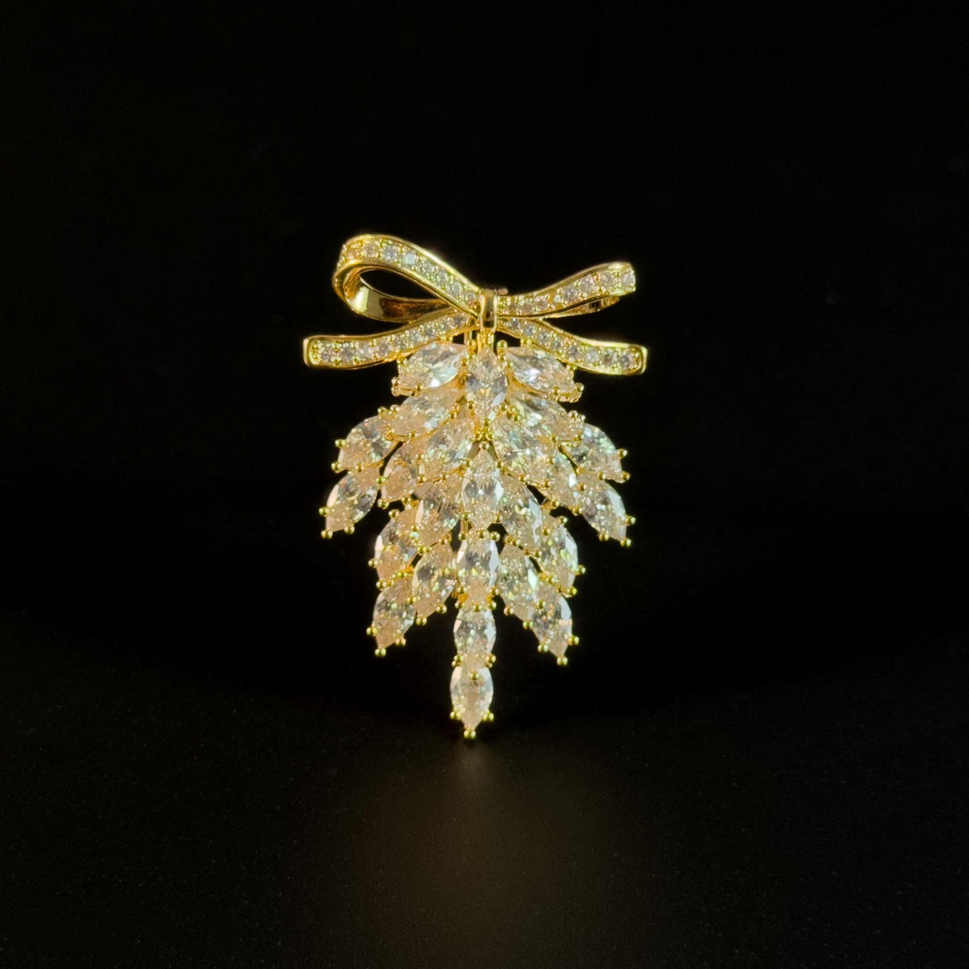 Brooch Adorned with a Bow and Wheat Ears