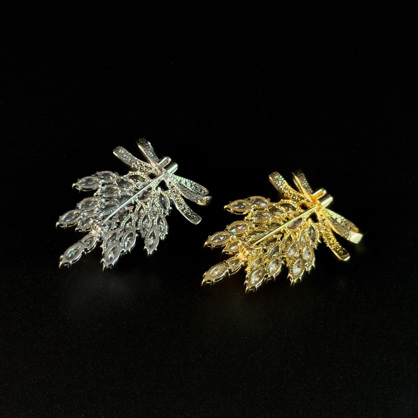 Brooch Adorned with a Bow and Wheat Ears