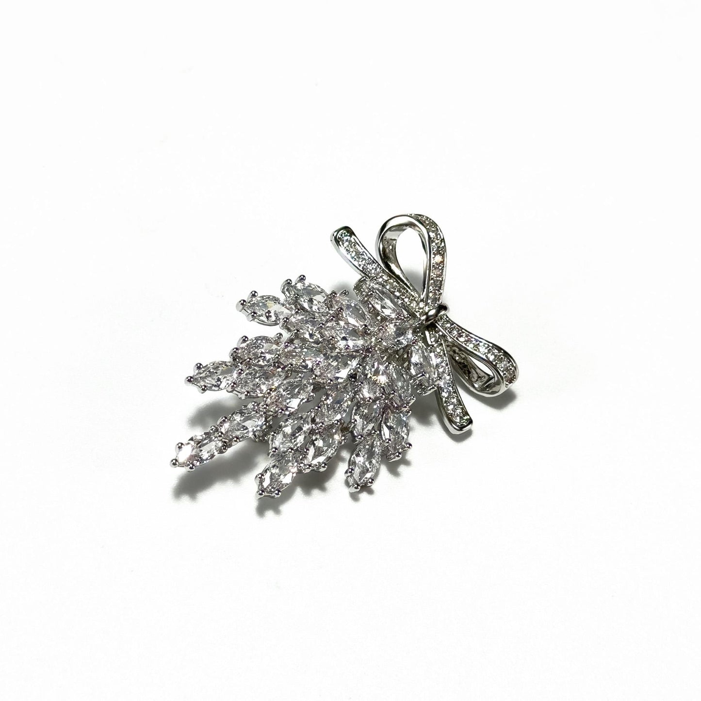 Brooch Adorned with a Bow and Wheat Ears