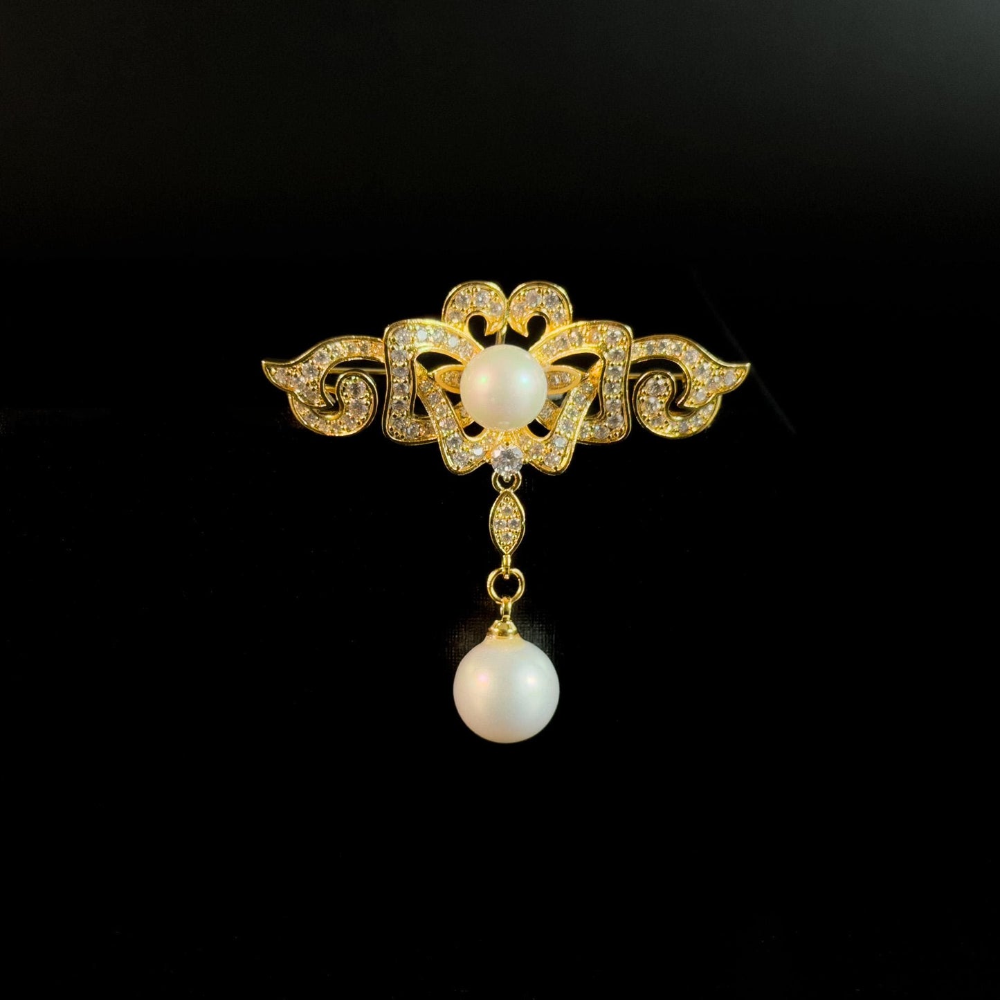 Gold Court Pearl Drop Brooch