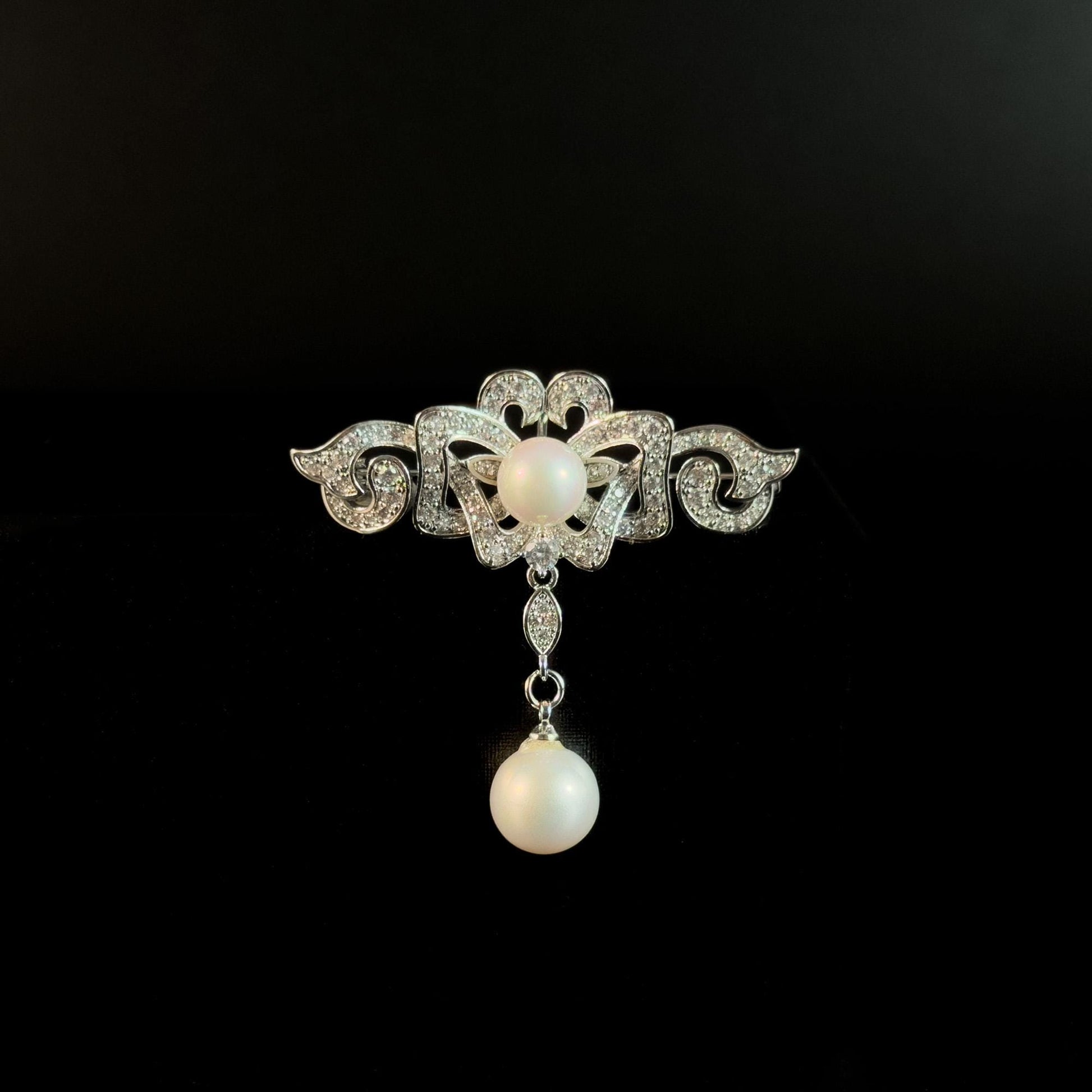 Vintage Court-Style Pearl Pendant Brooch