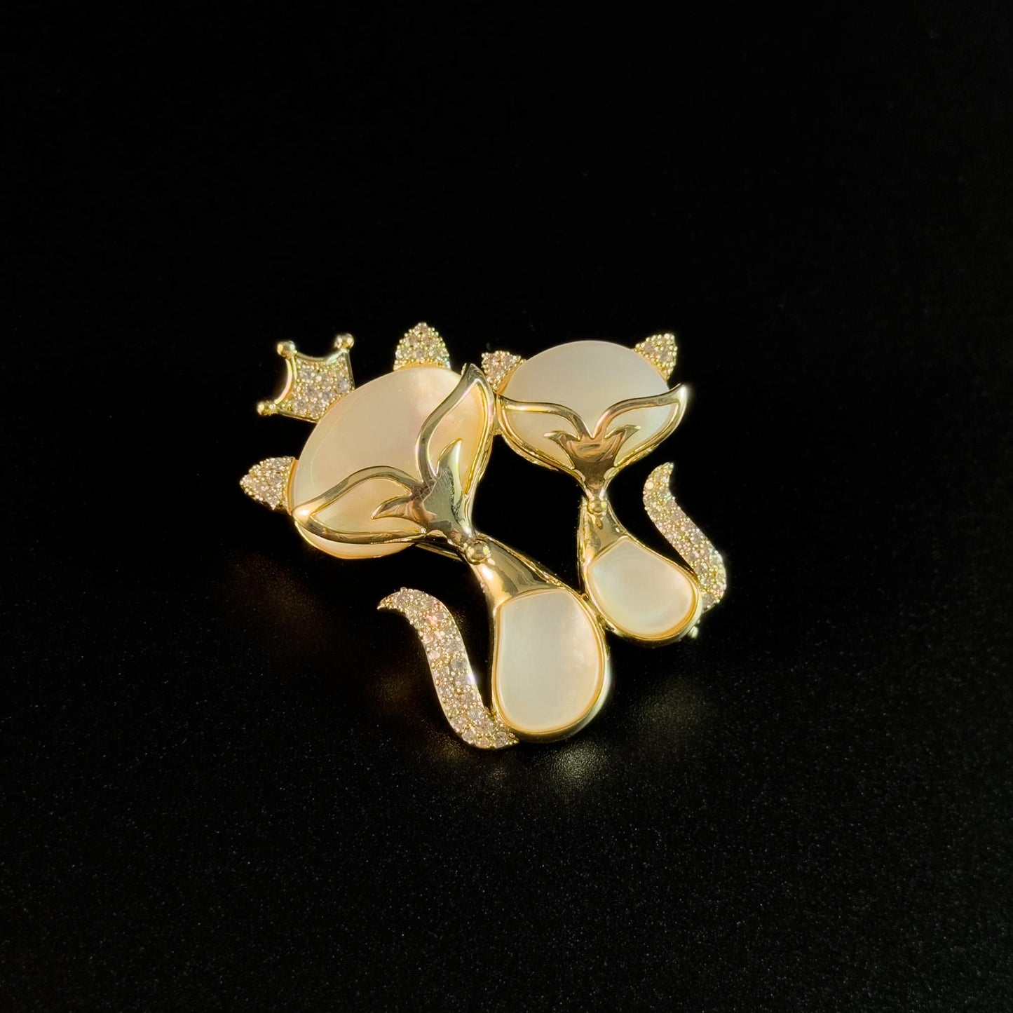 Mother-of-Pearl Crown Fox Brooch