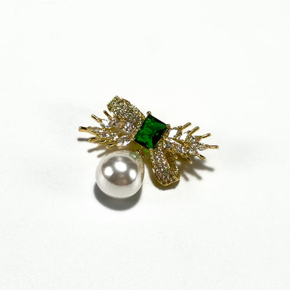 Vintage-Style Emerald Bow and Pearl Pendant Brooch with a Courtly Flair