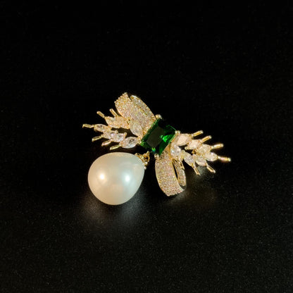 Vintage-Style Emerald Bow and Pearl Pendant Brooch with a Courtly Flair