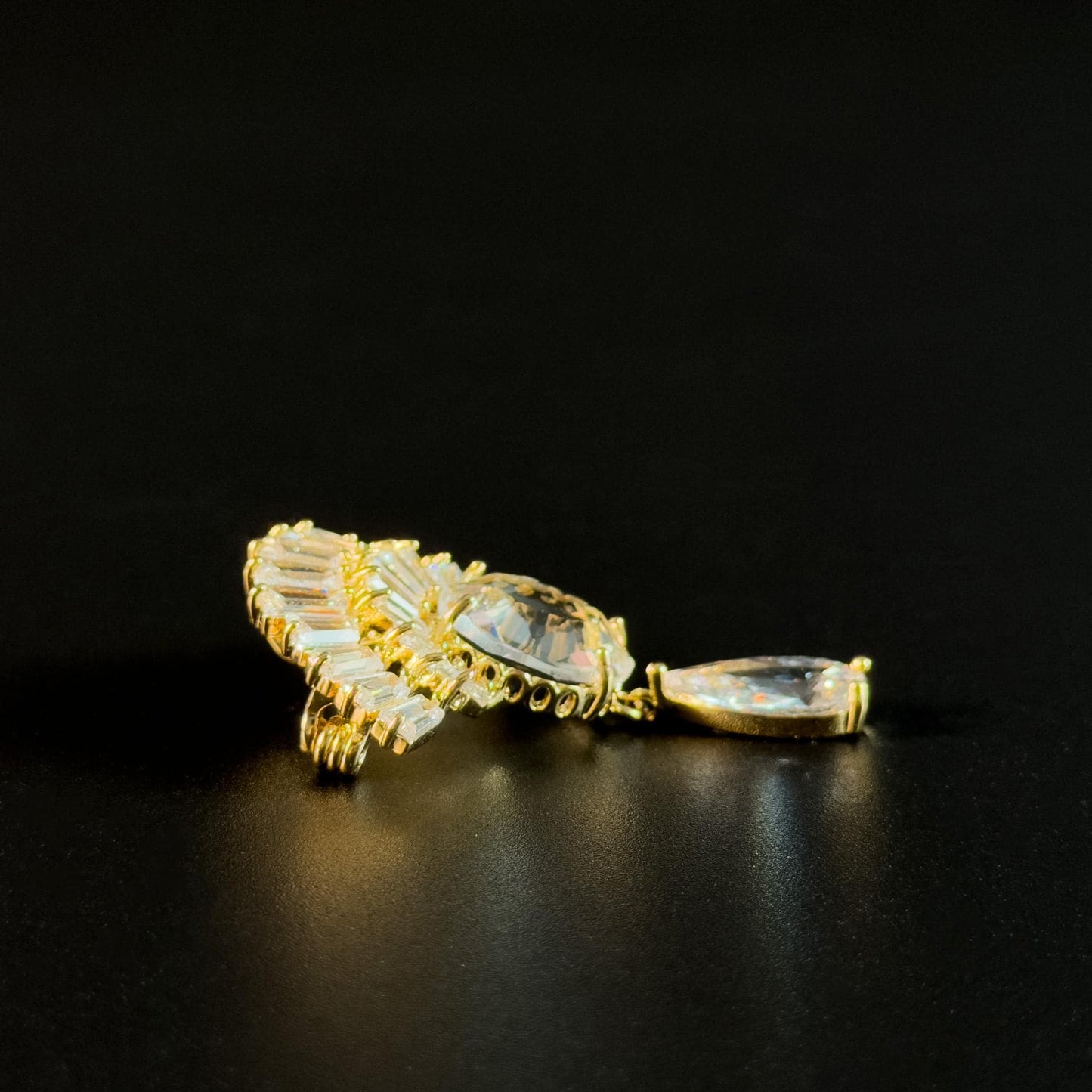 Luxury Fan-Shaped Teardrop Pendant Brooch