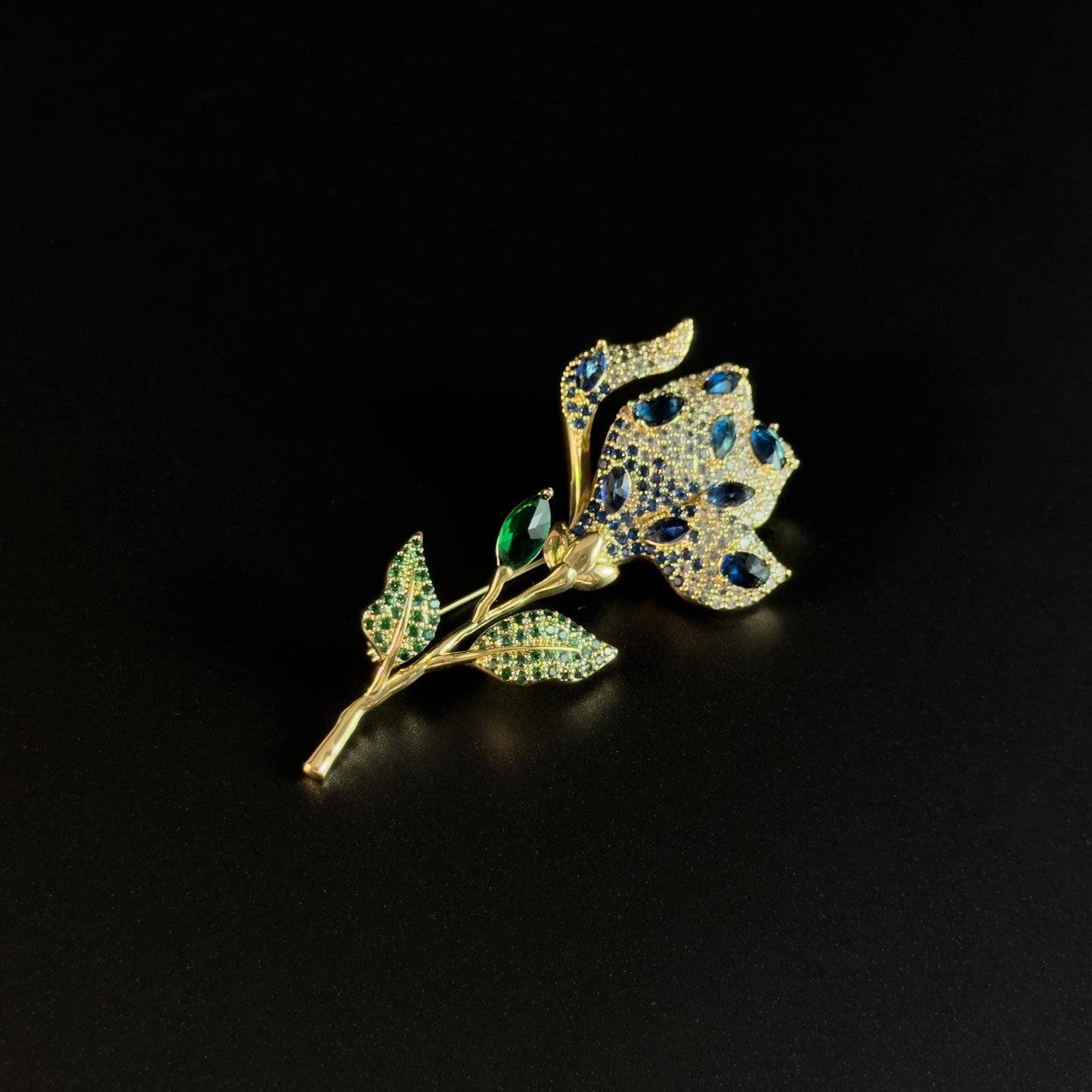 Blue Rose Brooch That Can Be Used as a Flower Brooch or a Pendant Brooch.