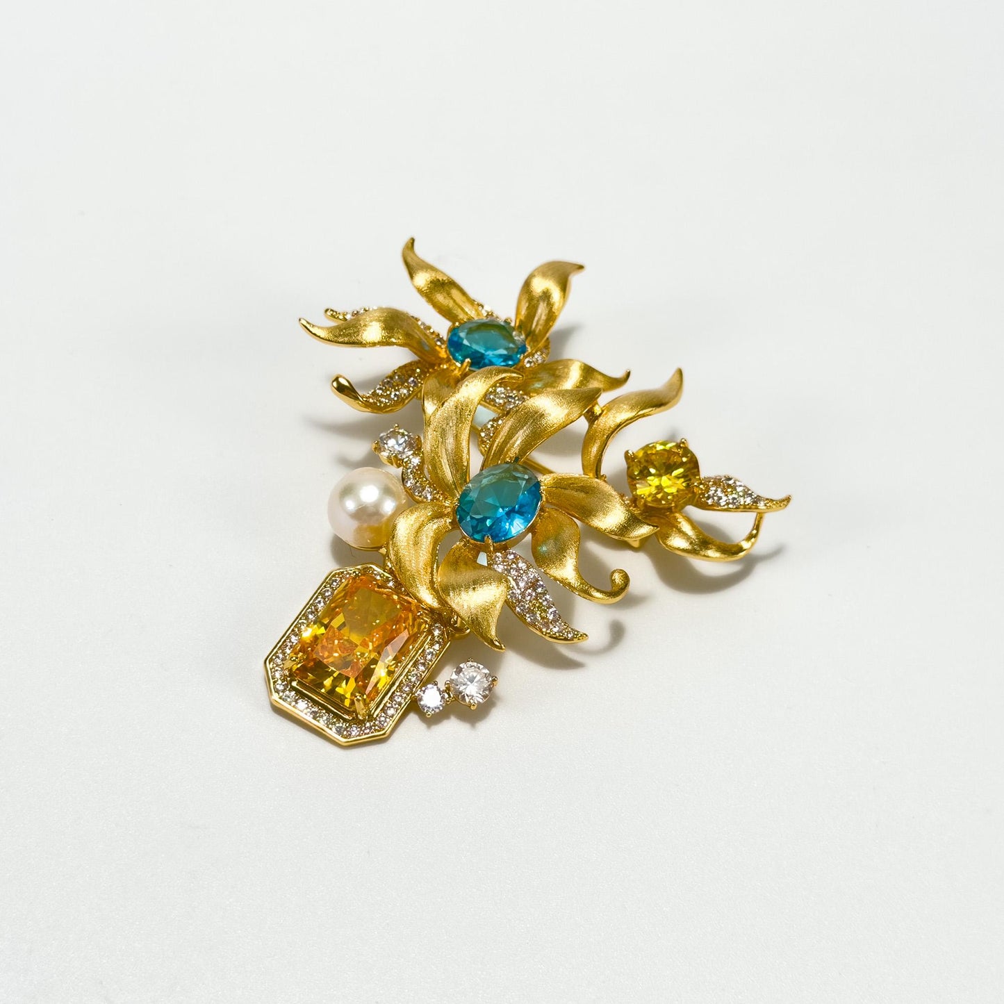 This Gold Vase Brooch Features a Bouquet of Lilies