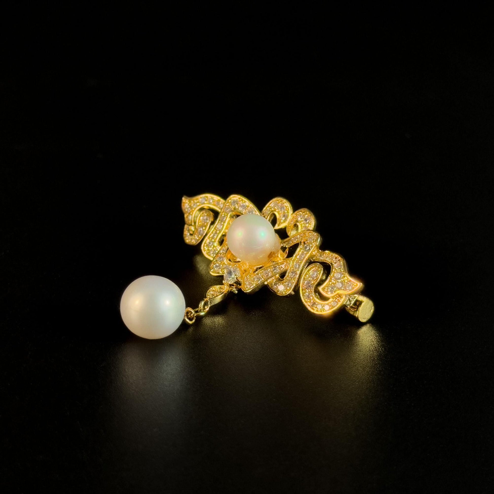 Gold Court Pearl Drop Brooch