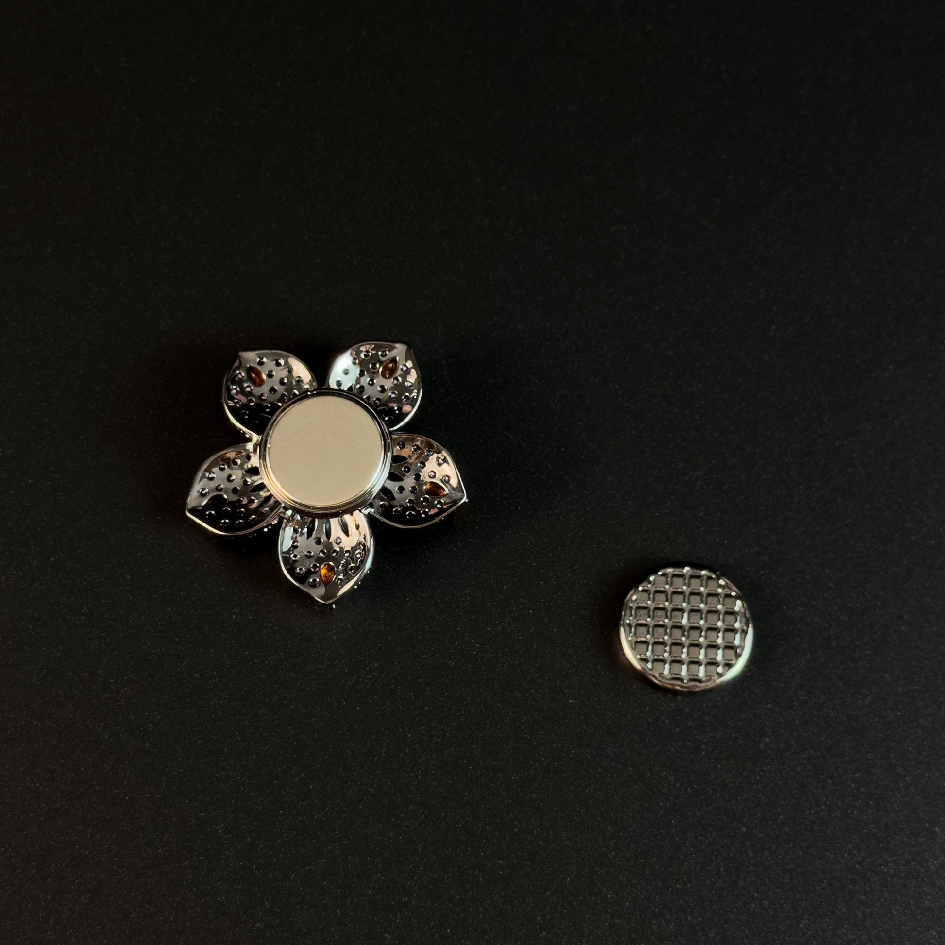 Retro-Style Color-Blocked Five-Petal Flower Magnetic Cufflinks