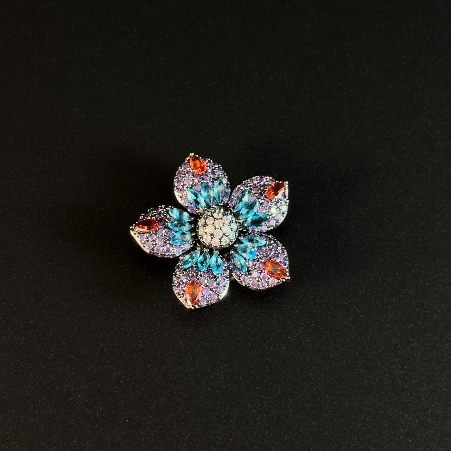 Retro-Style Color-Blocked Five-Petal Flower Magnetic Cufflinks