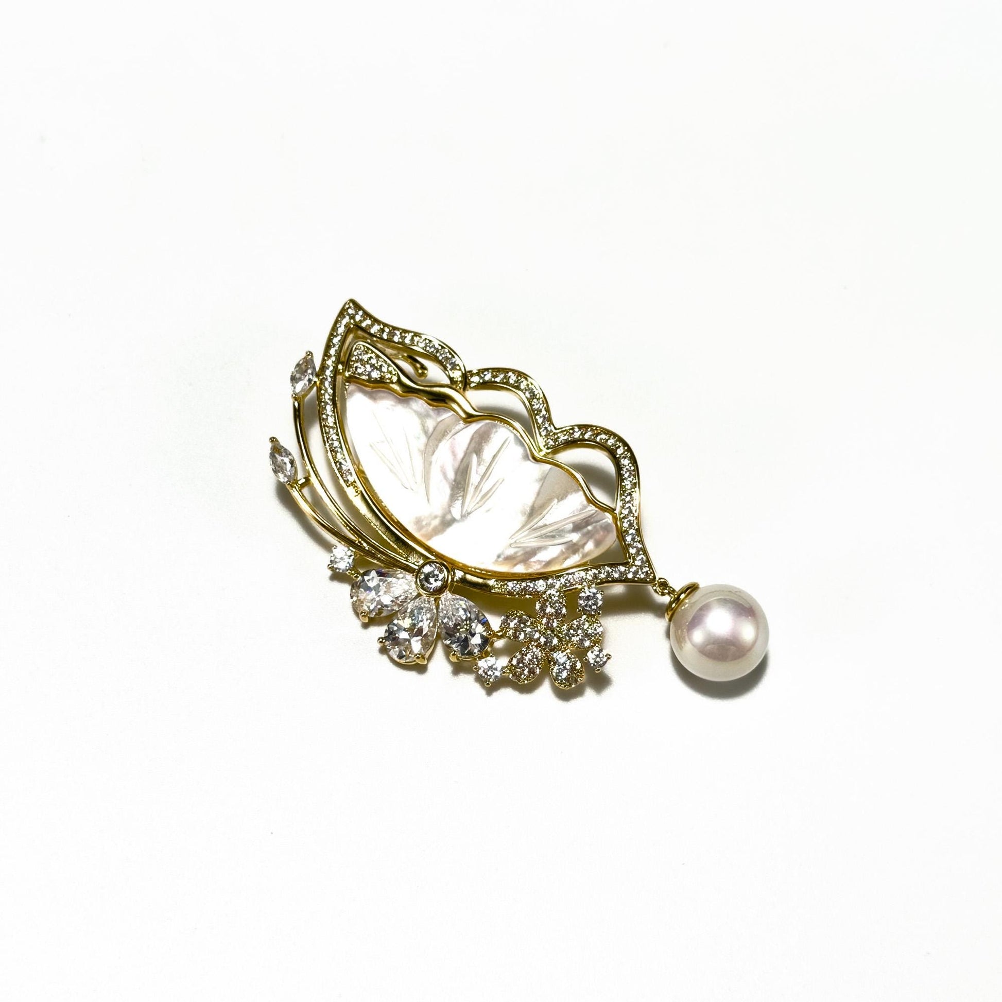 Mother-of-Pearl Butterfly Pearl Pendant Brooch