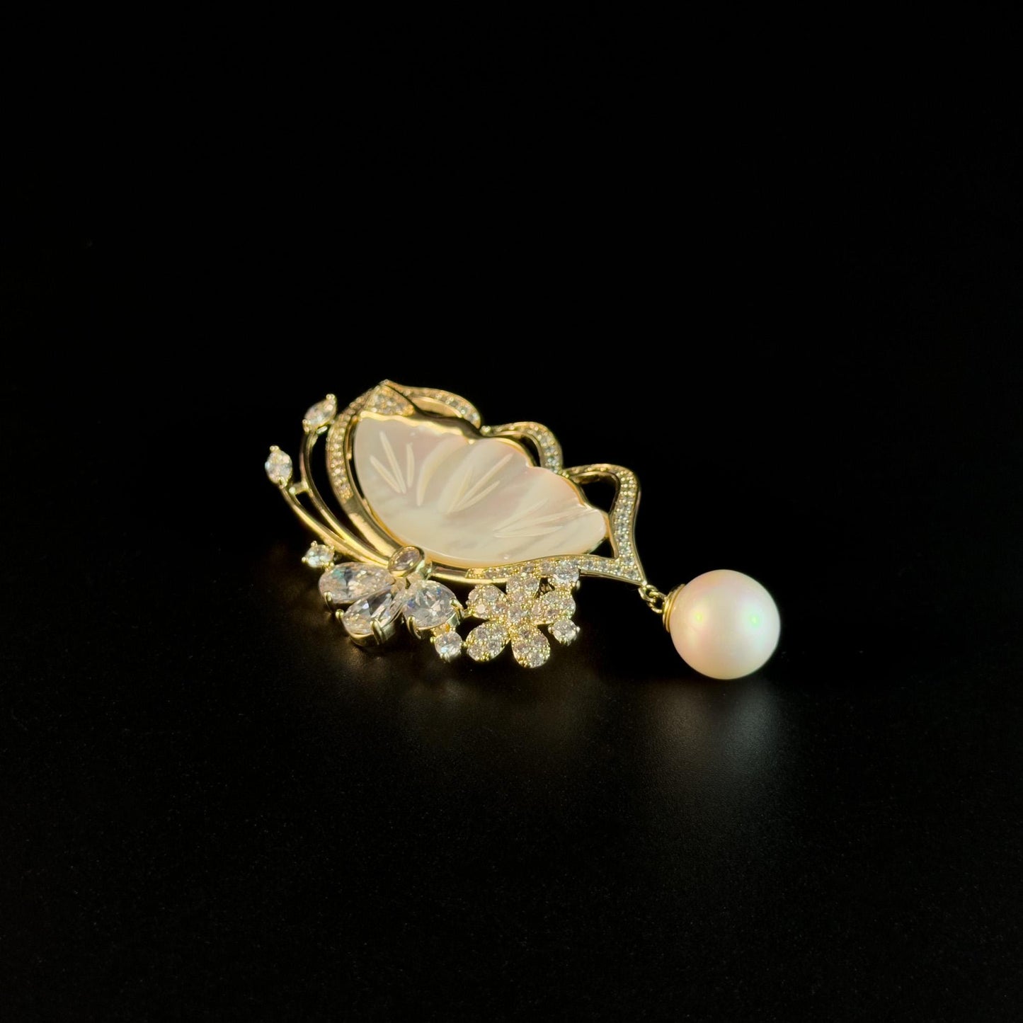 Mother-of-Pearl Butterfly Pearl Pendant Brooch