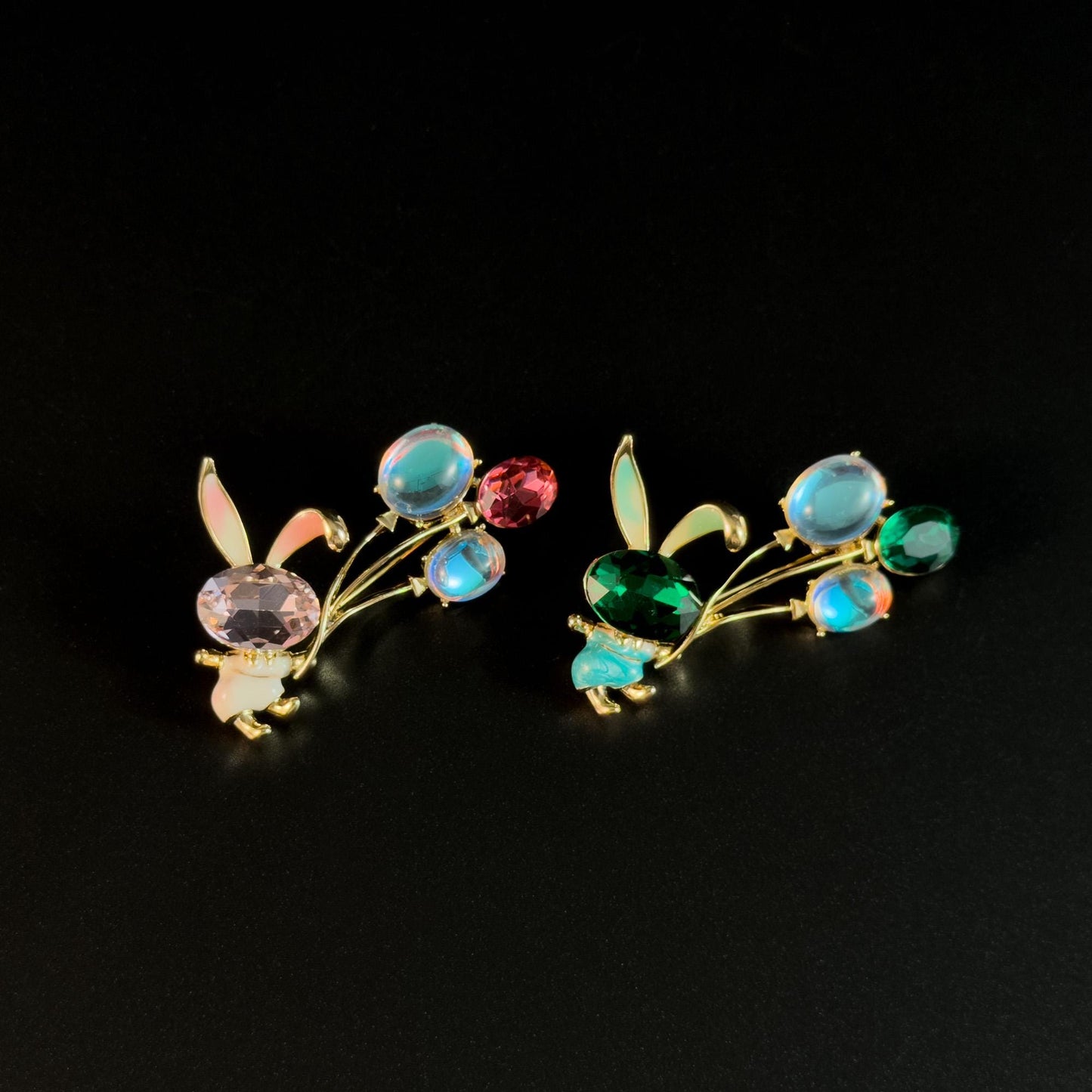 Balloon-Shaped Long-Eared Rabbit Brooch