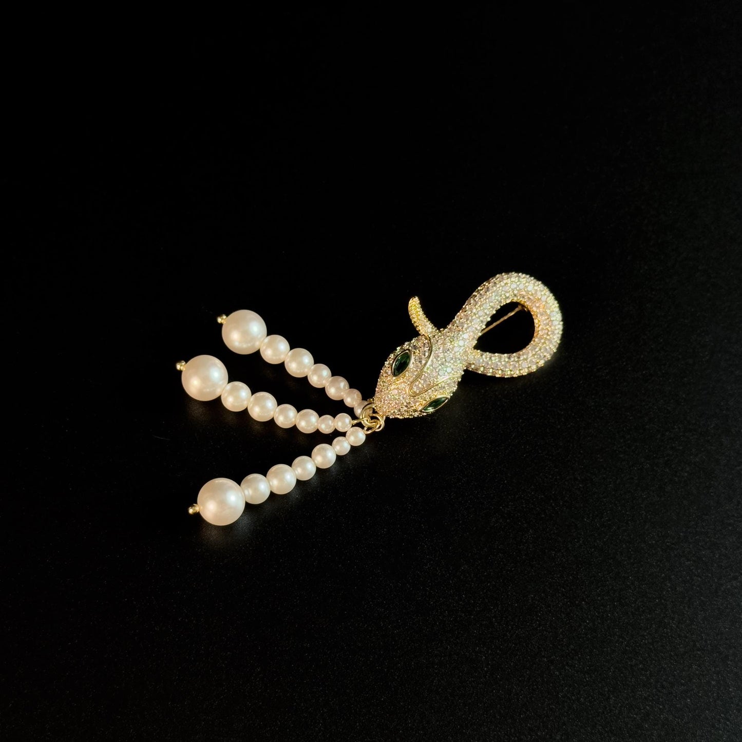 Snake Head Pearl Tassel Brooch