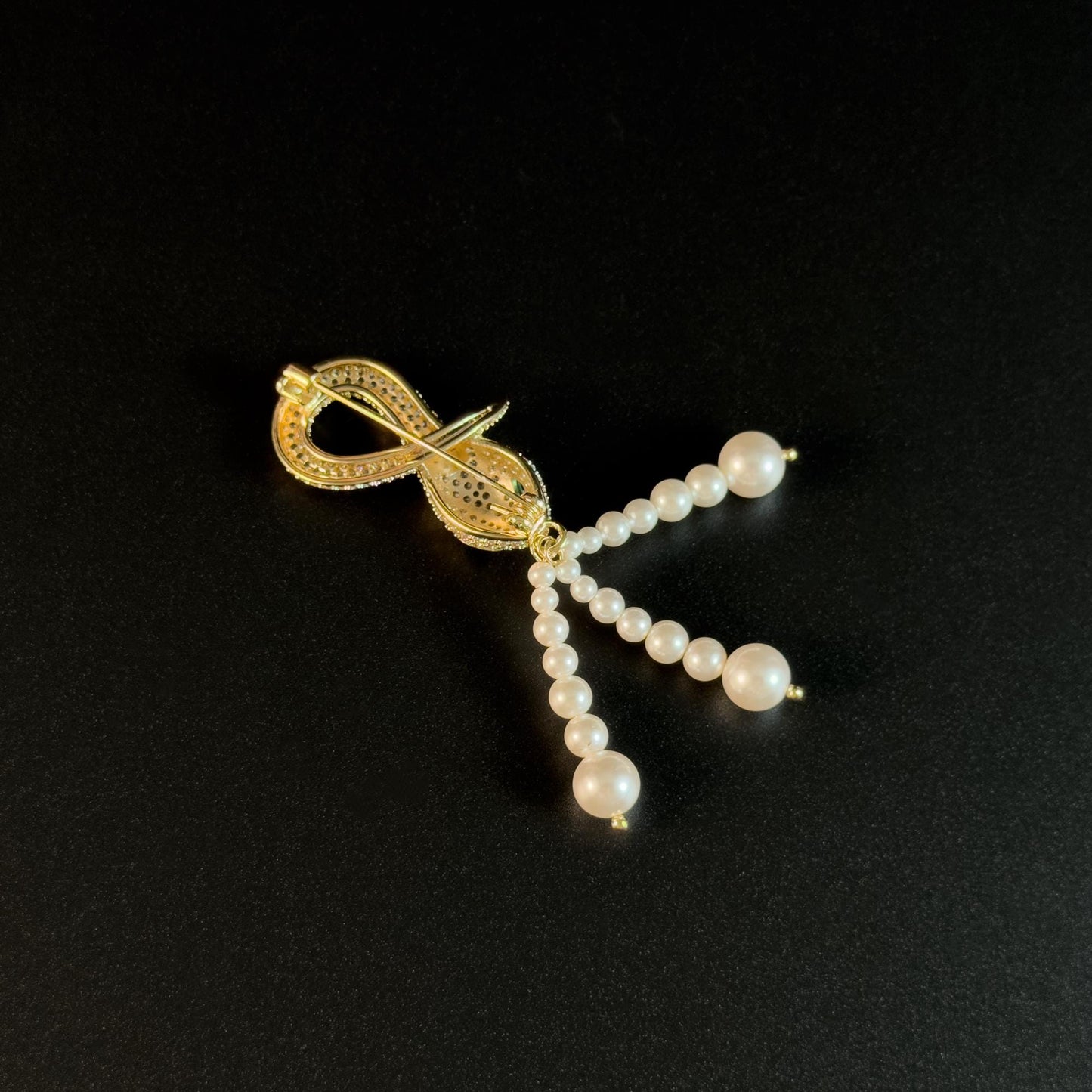 Snake Head Pearl Tassel Brooch