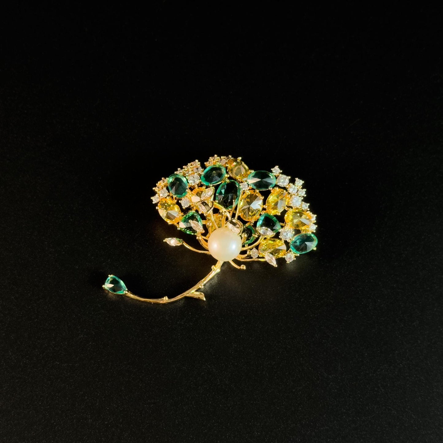 Sinis · Golden Ginkgo Leaf Brooch