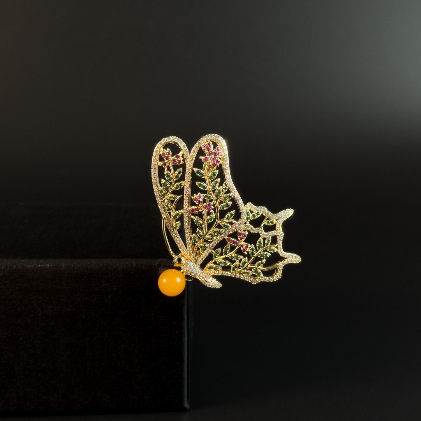 Arsippe · Golden Butterfly Brooch