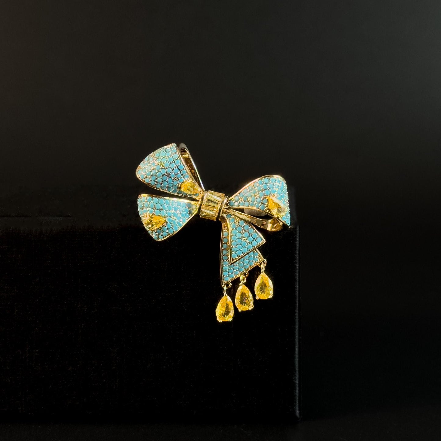 Antigone · Azure Bow Pendant Brooch