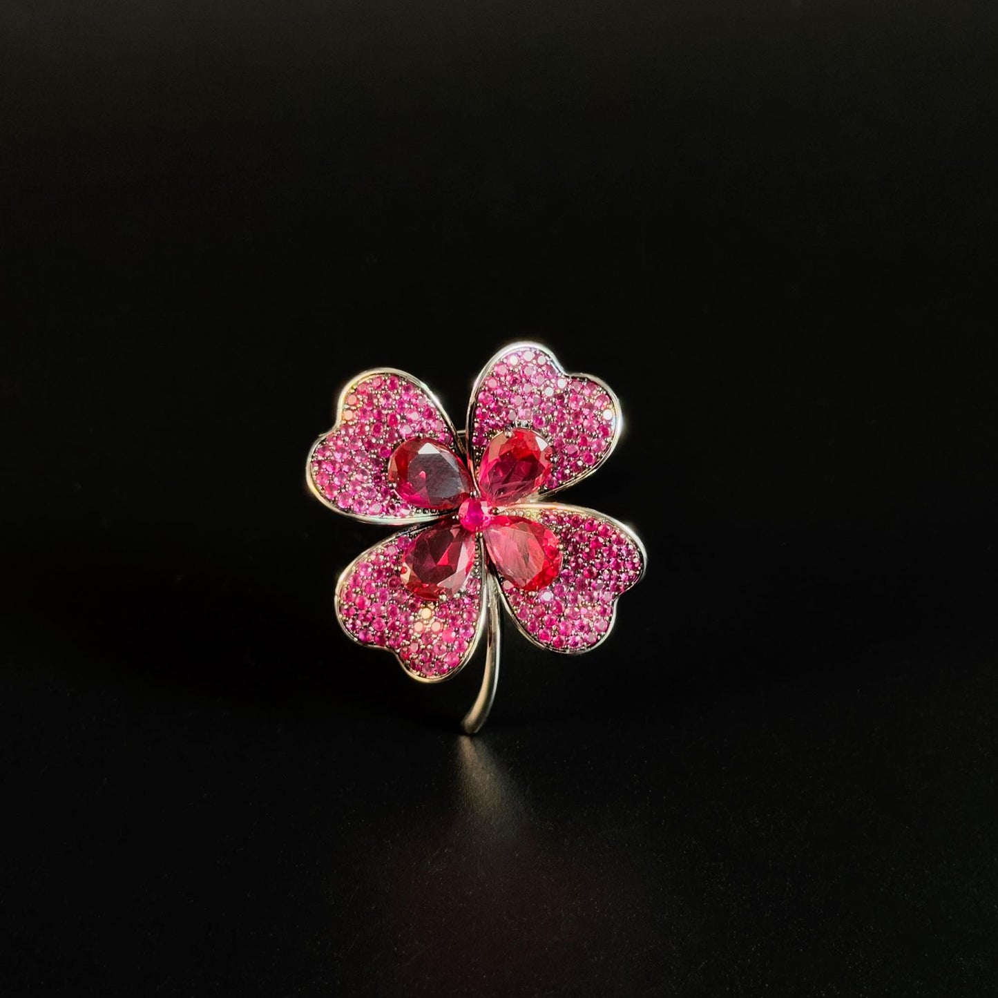 Aegyptus · Crimson Four-Leaf Clover Brooch